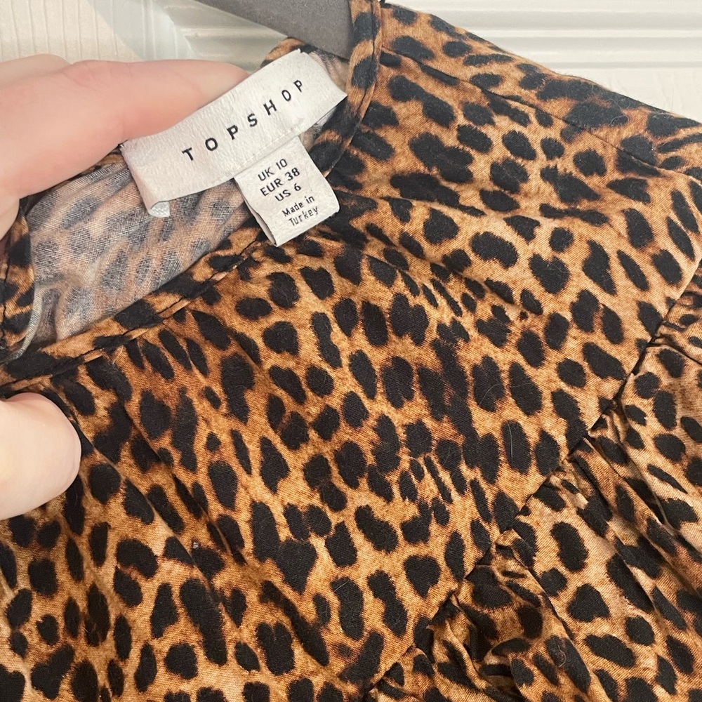 TOPSHOP - LEOPARD PRINT RUFFLE YOKE BLOUSE - Picture 4 of 7